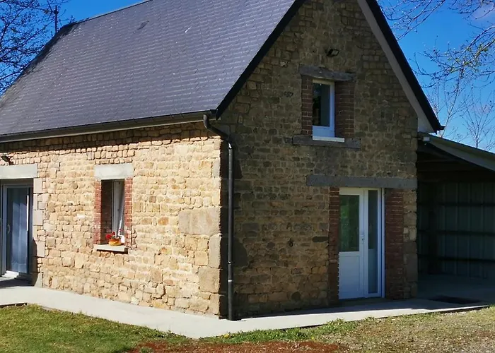 Holiday home Maison La Petite Boulangerie Saint-Martin-de-Tallevende